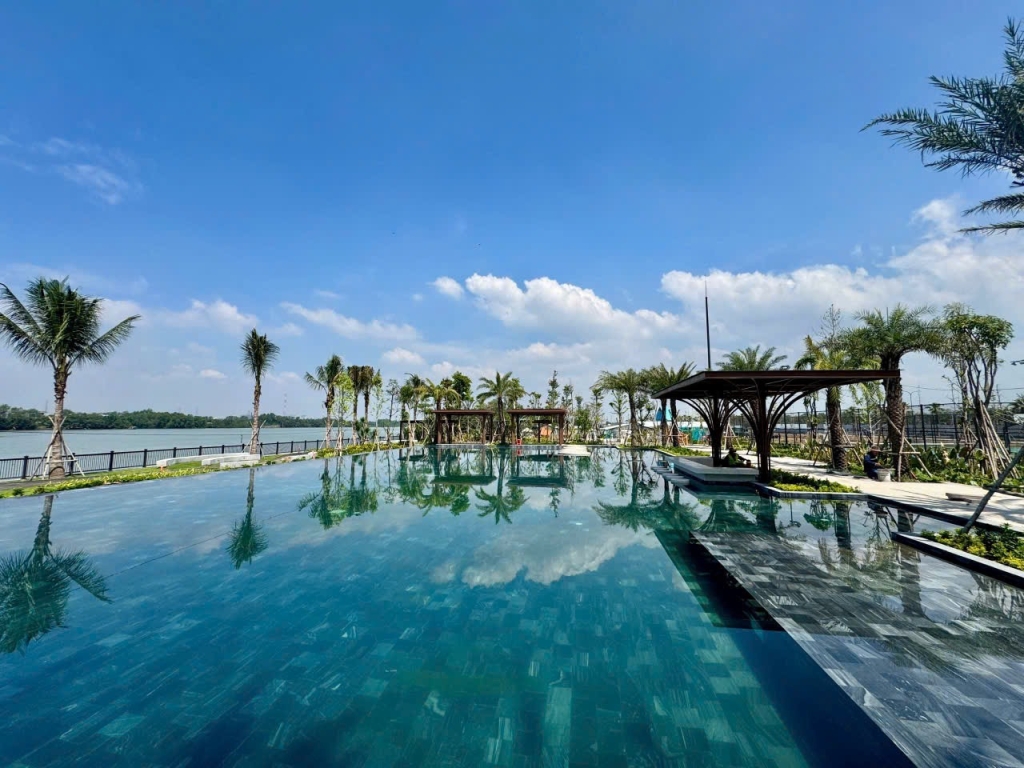 Cresta Beachfront Villas